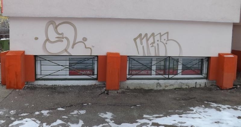 Panel-fal-firkálókat keresnek Budaörsön