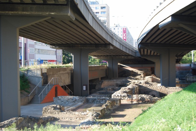 Római romok a híd alatt. Forrás: Tóth Judit
